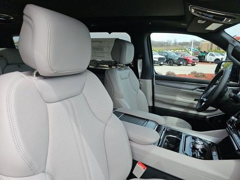 New 2026 Jeep Grand Wagoneer Limited AWD/4WD image 10