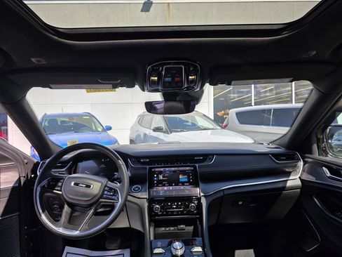 Used 2022 Jeep Grand Cherokee Overland image 4