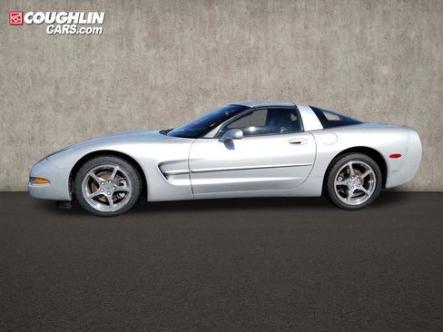 Used 2000 Chevrolet Corvette Base w/ Roof Pkg image 2
