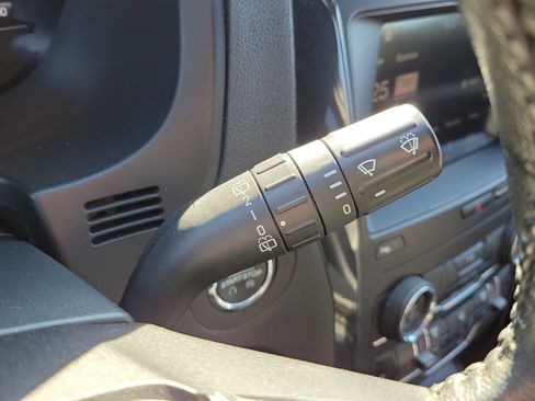 Used 2019 Ford Explorer XLT w/ Equipment Group 202A image 31