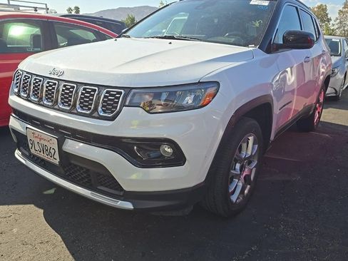 Used 2025 Jeep Compass Limited AWD/4WD image 13