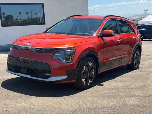Used 2023 Kia Niro Wave FWD image 1
