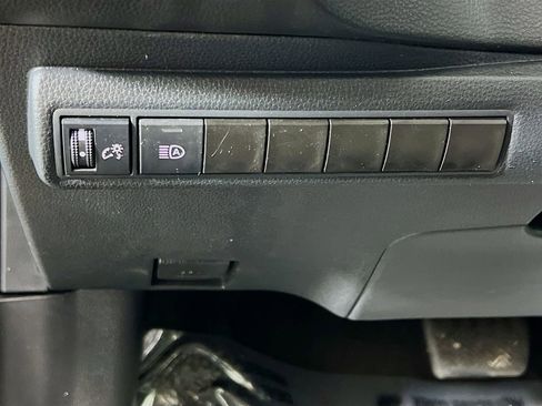 Used 2021 Toyota Corolla LE FWD image 31