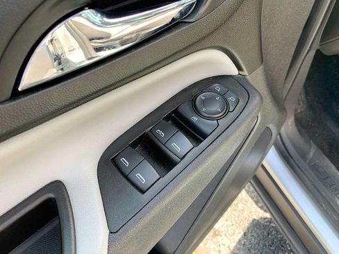 Certified 2021 Chevrolet Equinox LS AWD/4WD image 22