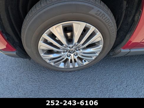 Used 2024 Toyota Venza Limited AWD/4WD image 10