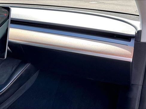 Used 2022 Tesla Model Y Long Range image 15