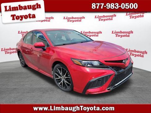 Used 2021 Toyota Camry SE FWD image 1