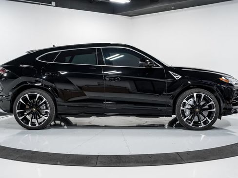 Used 2022 Lamborghini Urus AWD/4WD image 2