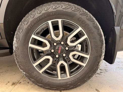 Used 2024 GMC Yukon AT4 w/ Technology Package image 13