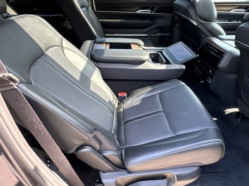 Used 2025 Jeep Grand Wagoneer 4WD image 19