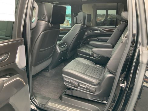 Used 2022 Cadillac Escalade ESV Sport Platinum AWD/4WD image 16