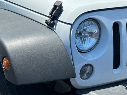 Used 2016 Jeep Wrangler Sport w/ Connectivity Group AWD/4WD image 8