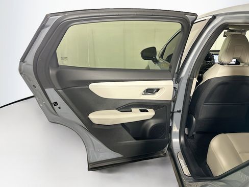 Used 2023 Nissan Ariya FWD image 27