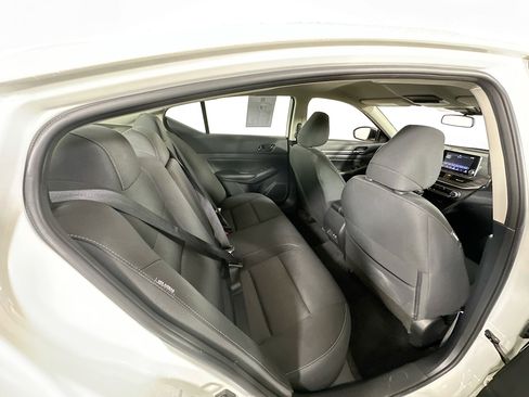 Used 2025 Nissan Altima 2.5 SV image 28