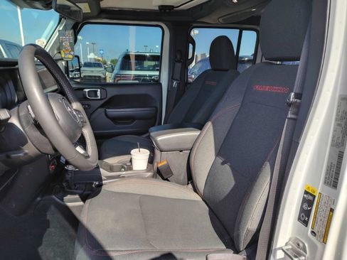 Used 2025 Jeep Wrangler Unlimited Rubicon AWD/4WD image 16