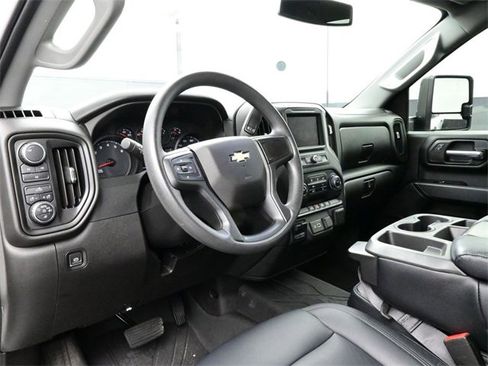 Used 2023 Chevrolet Silverado 2500 Custom w/ Custom Value Package image 4