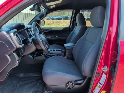 Used 2019 Toyota Tacoma TRD Sport w/ Technology Package AWD/4WD image 14
