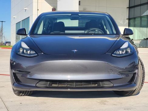 Used 2023 Tesla Model 3 Standard Range image 2