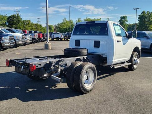 New 2024 RAM 3500 Tradesman image 25