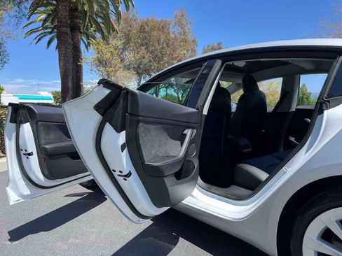 Used 2021 Tesla Model 3 Long Range AWD/4WD image 54