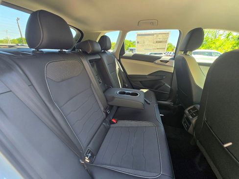 New 2026 Volkswagen Taos SE FWD image 12