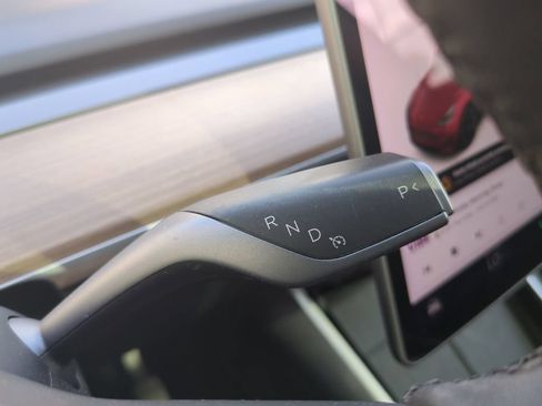 Used 2021 Tesla Model Y Long Range AWD/4WD image 22