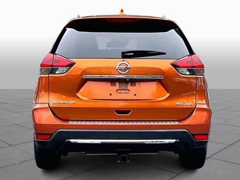 Used 2018 Nissan Rogue SL w/ Premium Package image 5