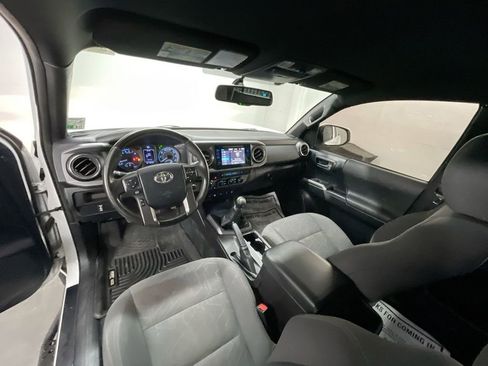 Used 2016 Toyota Tacoma TRD Sport image 19