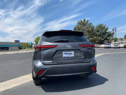 Used 2020 Toyota Highlander LE AWD/4WD image 23