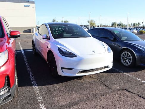 Used 2022 Tesla Model Y Performance image 3