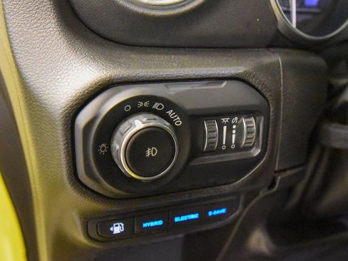 Used 2022 Jeep Wrangler Unlimited Sahara w/ Safety Group AWD/4WD image 26