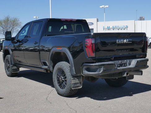 Used 2024 GMC Sierra 2500 AT4X AWD/4WD image 5