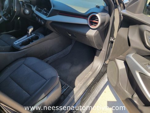 Used 2025 Chevrolet Trax RS w/ Driver Confidence Package image 9