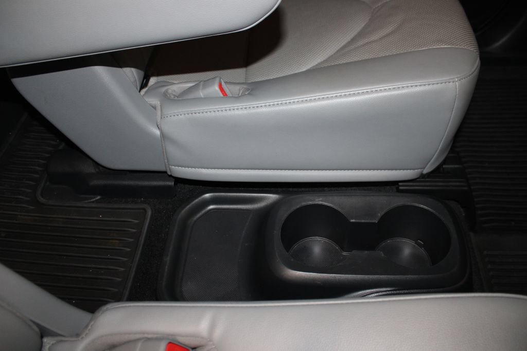Used 2023 Toyota Highlander Limited FWD image 30