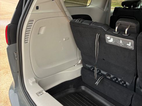 Used 2020 Chrysler Pacifica Touring-L image 8