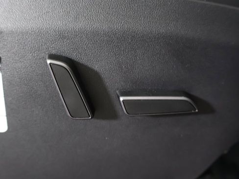 Used 2023 Tesla Model Y Long Range image 33