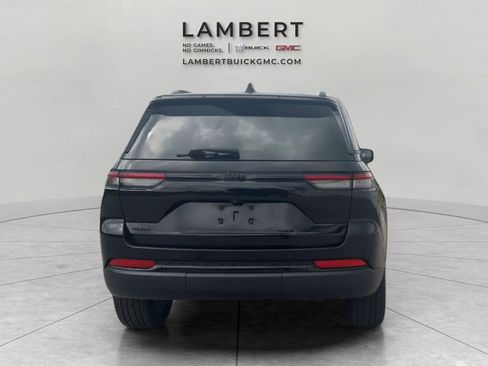 Used 2023 Jeep Grand Cherokee Altitude AWD/4WD image 4