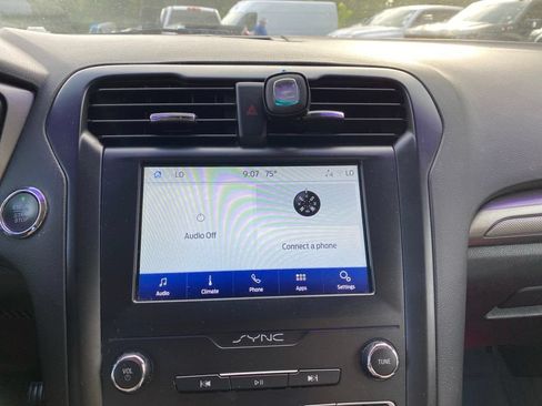 Used 2020 Ford Fusion SE w/ Equipment Group 151A FWD image 15