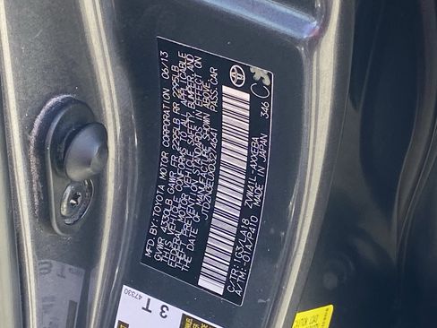 Used 2013 Toyota Prius V Five image 32