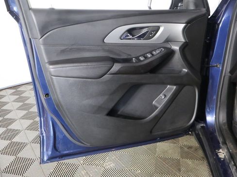 Used 2023 Chevrolet Traverse LT w/ Rear Camera Mirror Package image 23