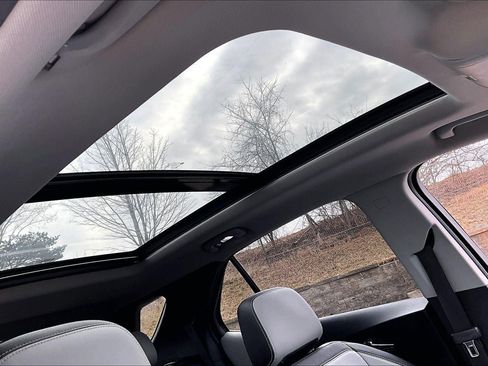 Used 2018 Chevrolet Equinox Premier image 27