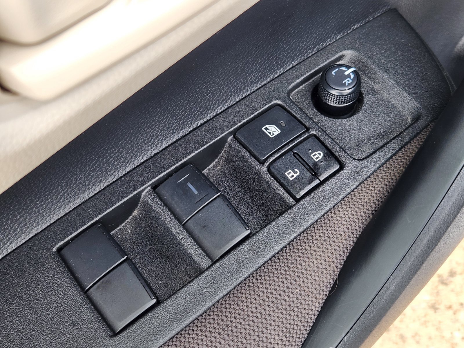 Used 2026 Toyota Corolla LE FWD image 30