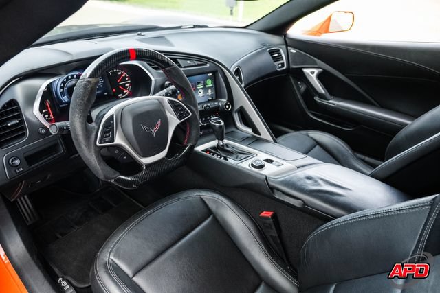 Used 2019 Chevrolet Corvette Stingray Coupe w/ Carbon Flash Badge Package RWD image 3