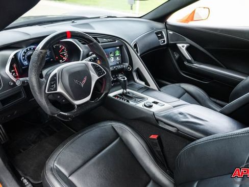 Used 2019 Chevrolet Corvette Stingray Coupe w/ Carbon Flash Badge Package RWD image 3