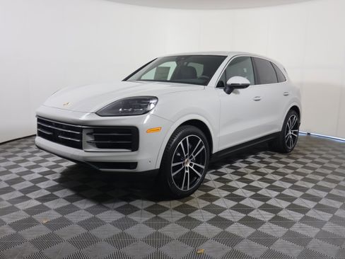 Used 2025 Porsche Cayenne image 11