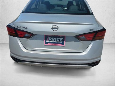 Used 2024 Nissan Altima 2.5 SV FWD image 7