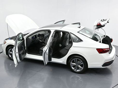 Used 2023 Volkswagen Jetta SE image 41