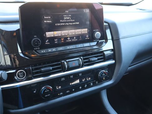 Used 2024 Nissan Pathfinder SV AWD/4WD image 7