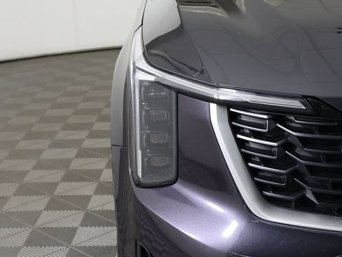 Used 2025 Kia Sorento LX image 12