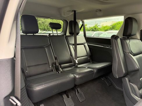 Used 2025 Ford Expedition Max Platinum AWD/4WD image 27